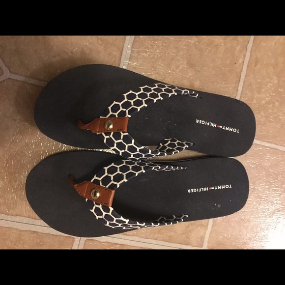 tommy hilfiger sandals - Picture 3 of 3